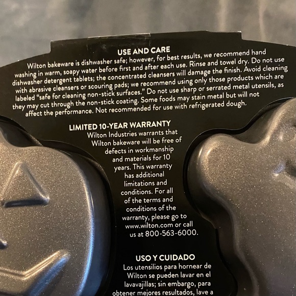 Wilton Halloween Mini-Cake/Cupcake Pan NWT - Picture 11 of 11